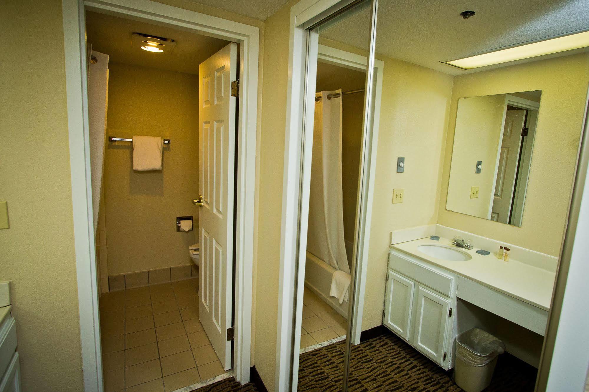 Suburban Extended Stay Hotel Omaha Exterior photo